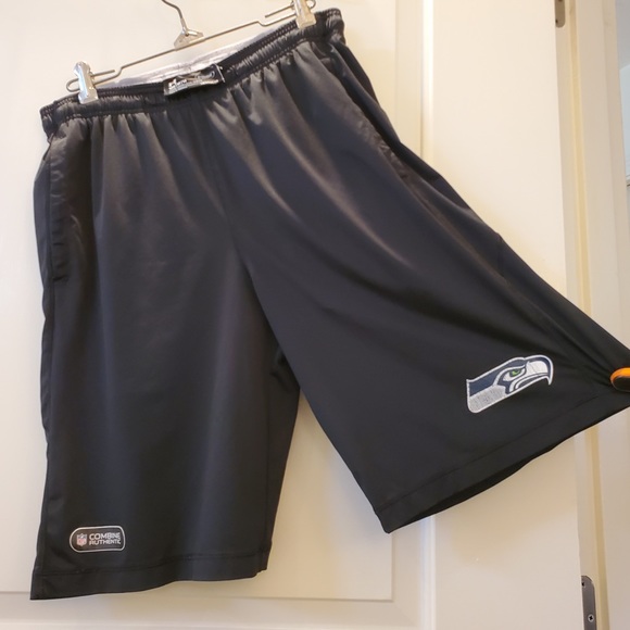 NFL Seahawks UNDER ARMOUR Shorts Medium - Picture 1 of 5